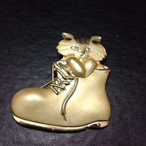 AJC Gold tone kitty in a shoe brooch